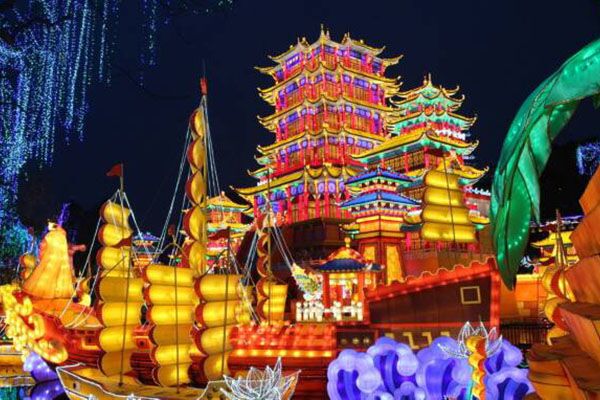獲得連續(xù)被市工商局評為“守合同、重信用”的燈展公司